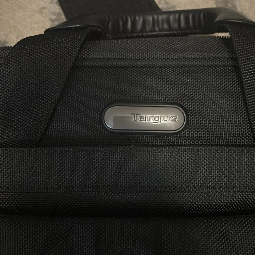 Targus black laptop carry case travel bag 16